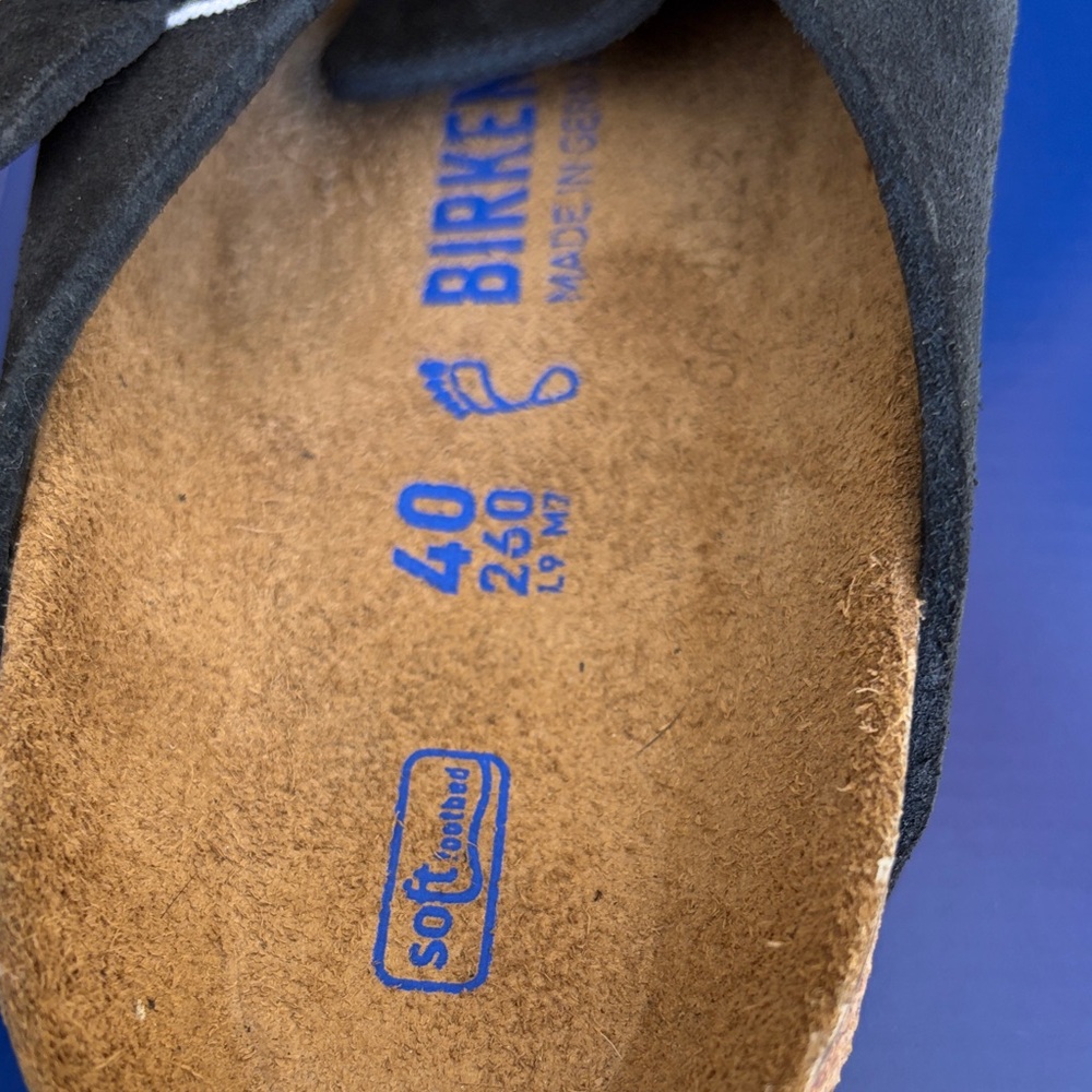 Birkenstock Black Suede Boston Clog Slip-On
Unisex - women’s 9 / men’s 7 - Picture 5 of 6